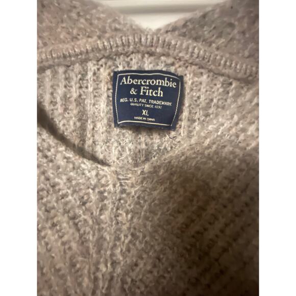 Abercrombie & Fitch women’s V-neck knit pullover sweater size XL - Picture 3 of 4